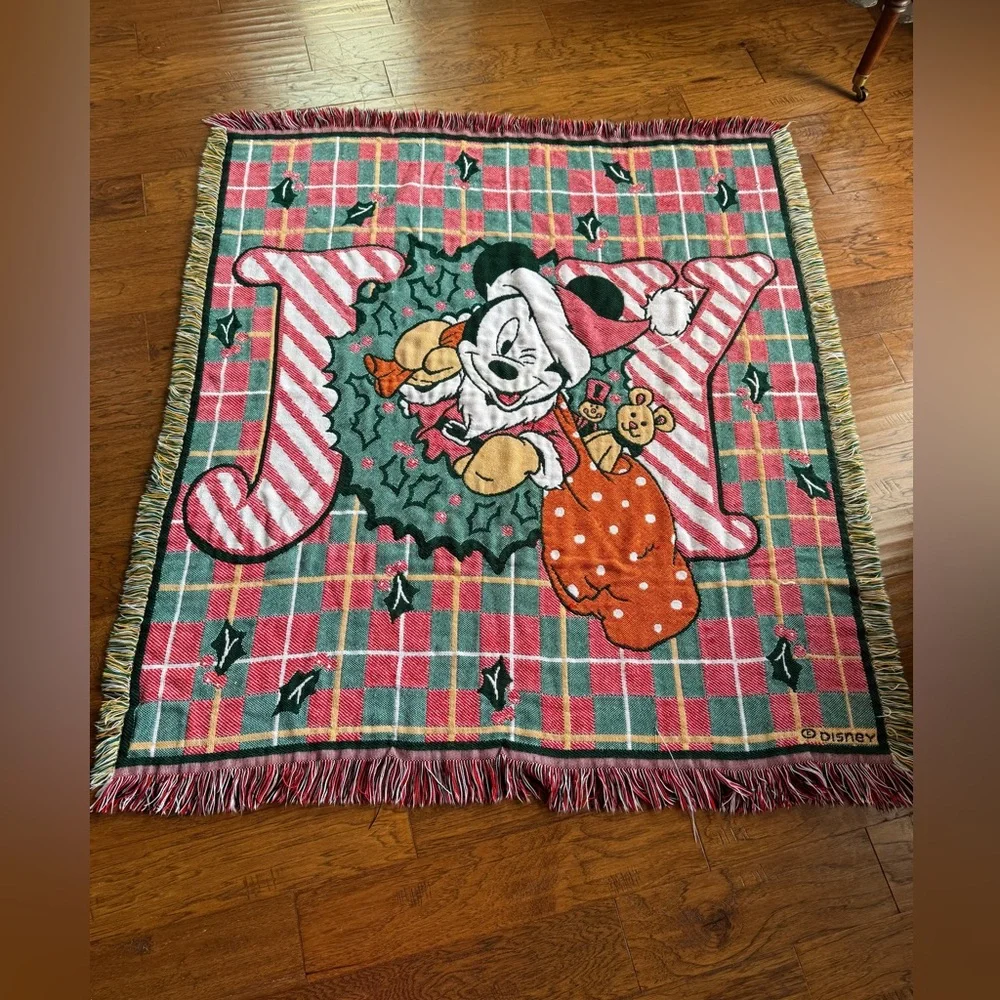 Beacon‎ Disney Holiday Throw Blanket